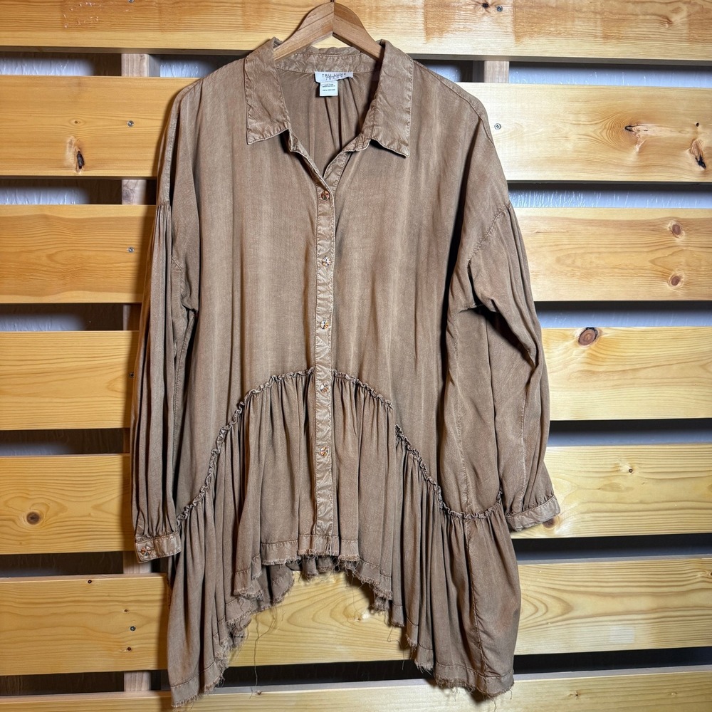 Tru Luxe Jeans Peplum Blouse Womens M Tan Button Down Boho Lagenlook Peasant